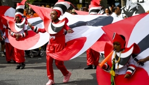 İngiltere'de 2 yılın ardından 'Notting Hill Karnavalı' başladı