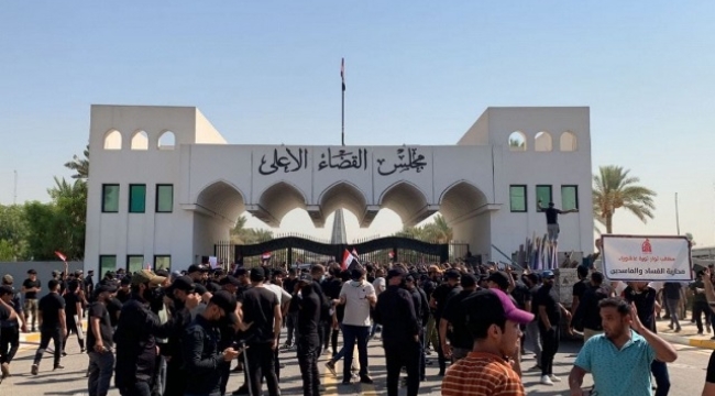 Irak'ta Sadr destekçilerinden yargı konseyi önünde protesto