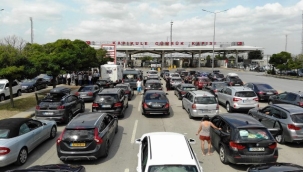 Kapıkule Sınır Kapısı'nda uzun araç kuyrukları oluştu