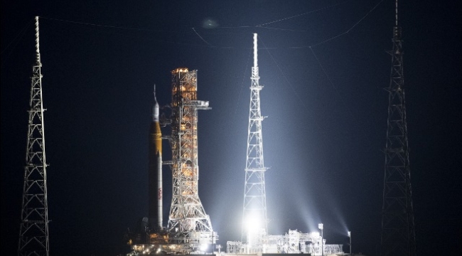 NASA'nın yeni Ay roketi rampaya yerleştirildi