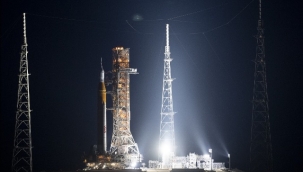 NASA'nın yeni Ay roketi rampaya yerleştirildi