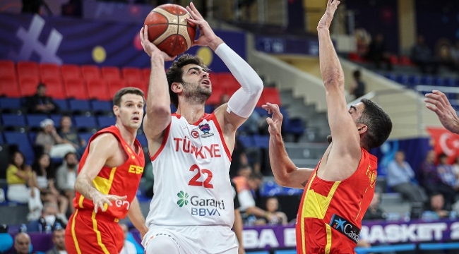 A Milli Erkek Basketbol Takımı, İspanya'ya 72-69 yenildi