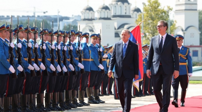 Cumhurbaşkanı Erdoğan, Sırbistan'da resmi törenle karşılandı