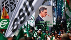 Enflasyonun yüzde 10.5'e yükseldiği İspanya'da, sosyal yoksullaşmaya karşı ilk büyük gösteri yapıldı