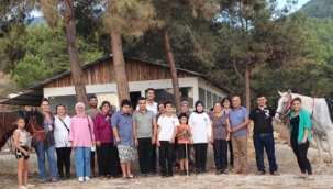 GÖRME ENGELLİLERİN AT BİNME HEYECANI