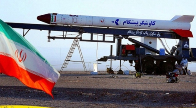 İran 1400 kilometre menzilli yeni balistik füzesini sergiledi