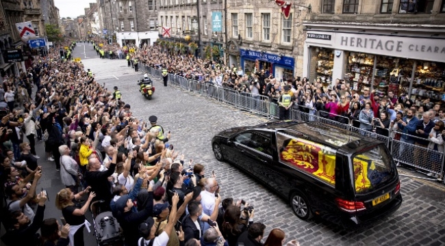 Kraliçe II. Elizabeth'in cenazesi Holyroodhouse Sarayı'na getirildi