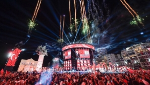 Kurtuluşunun 100. yılında İzmir'de Tarkan coşkusu