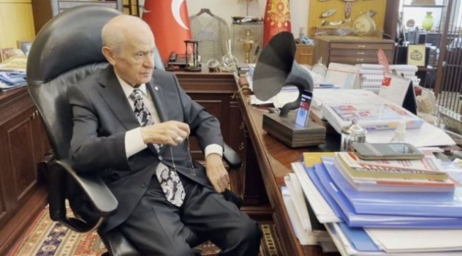 MHP lideri Bahçeli, ismini koyduğu radyo kanalı 'Efebey'in ilk yayınını dinledi