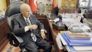 MHP lideri Bahçeli, ismini koyduğu radyo kanalı 'Efebey'in ilk yayınını dinledi