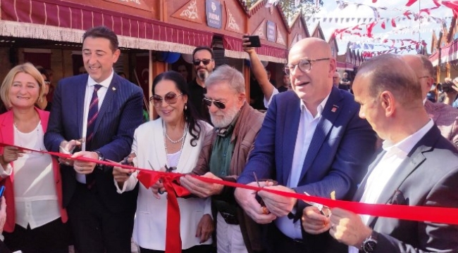 Türkan Şoray ve Ahmet Mekin seneler sonra aynı karede