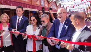 Türkan Şoray ve Ahmet Mekin seneler sonra aynı karede