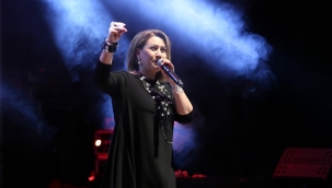 ALKÜ'DE AZERİN ŞARKILARIYLA GÖNÜLLERİ FETHETTİ