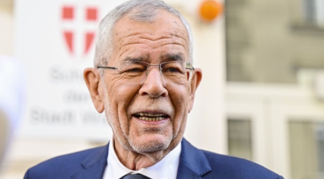 Avusturya'da cumhurbaşkanlığı seçimini Van der Bellen kazandı