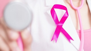 DOÇ. DR. GÜLER,  KADINLARI MEME KANSERİNE KARŞI UYARDI! 