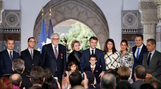 Macron, Paris'teki Büyük Camii'nin temelinin atılmasının 100. yılı nedeniyle düzenlenen törene katıldı.