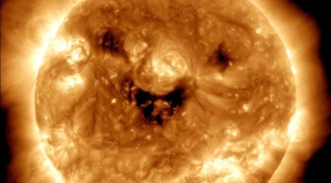 NASA, Güneş'in 'gülüşünü' yakaladığı fotoğrafı paylaştı