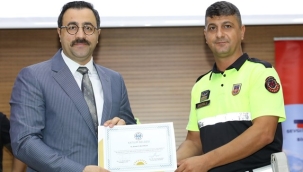 ÜNİVERSİTE ÖĞRENCİLERİNE TRAFİK GÜVENLİĞİ ANLATILDI