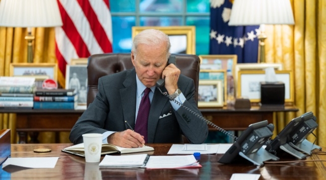Biden'ın Zelenskiy ile yaptığı telefon görüşmesinde öfkelendiği iddia edildi