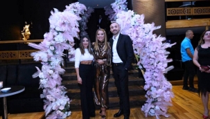 Demet Akalın ve Okan Kurt çifti, birlikteliklerinin 11. yılını kutladı