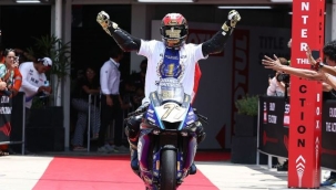 Dünya Superbike Şampiyonasında, 1. yarışta zafer baştan sona lider giden Toprak Razgatlıoğlu'nun!