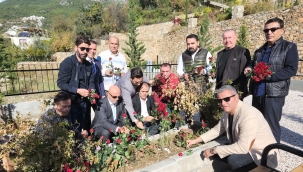 Merhum Cebeci, kabri başında anıldı