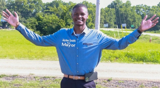 ABD'deki en genç siyah belediye başkanı seçilen 18 yaşındaki Smith: Bir yerden başlamak lazım
