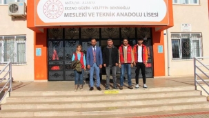 Alanya Gençlik Merkezi Müdürü Ahmet Eşref Sarı kitap okuma etkinliği düzenledi