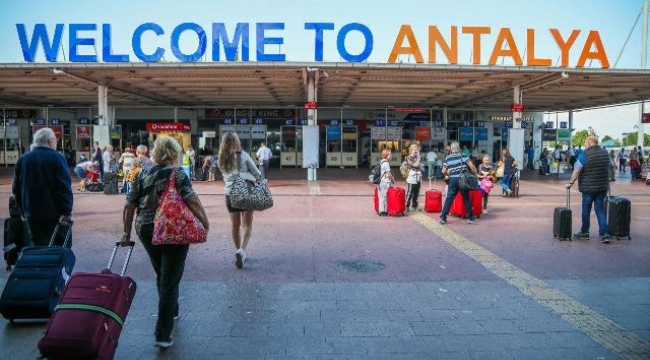 Antalya turizmi tüm yılların en iyi kasım ayını yaşadı: 11 ayda 13 milyon 138 bin 88 turist geldi