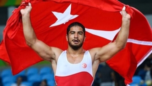 Dünya Güreş Birliği, Taha Akgül'ü 2022 yılının en iyi güreşçisi seçti