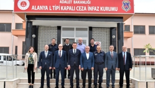 KAYMAKAM ÜRKMEZER ALANYA L TİPİ KAPALI CEZA İNFAZ KURUMUNU ZİYARET EDEREK TİYATRO GÖSTERİSİ PROGRAMINA KATILDI