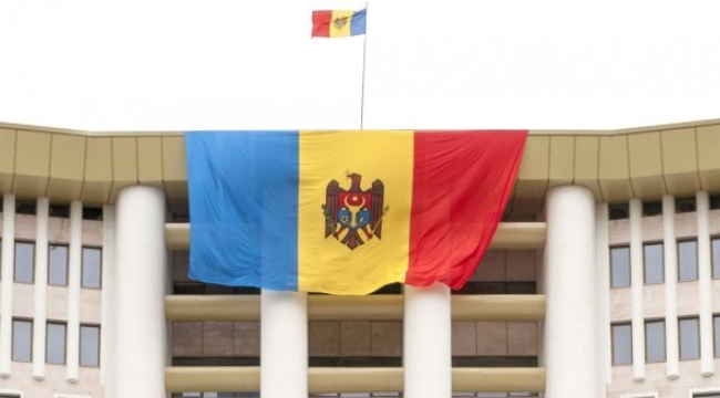 Moldova'da Rusça yayın yapan televizyon kanallarının kapatılması nedeniyle protestolar düzenlendi
