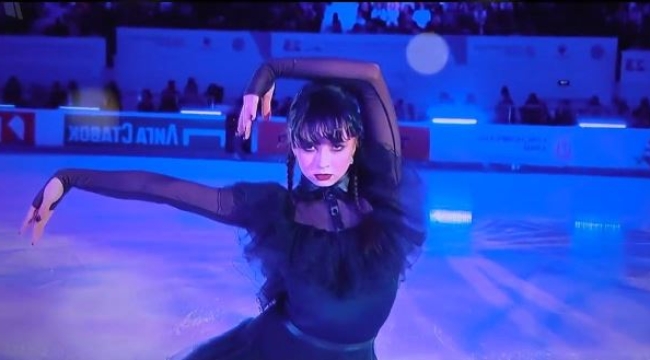 Rus patenci Valiyeva, 'Wednesday' dansıyla piste çıktı