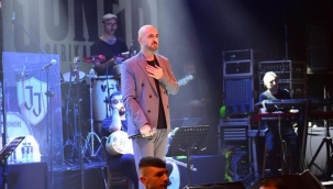 Soner Sarıkabadayı Bursa'da sevenleriyle buluştu