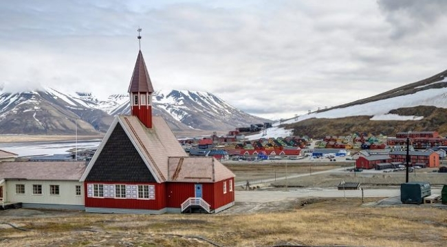 3 bin nüfuslu Norveç kasabasında, Doğmak da ölmek de yasak