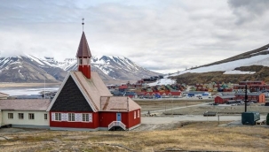 3 bin nüfuslu Norveç kasabasında, Doğmak da ölmek de yasak