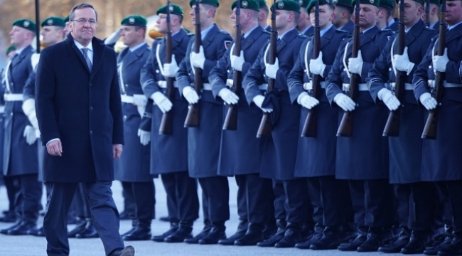 Almanya'nın Savunma Bakanı Pistorius, yemin ederek göreve başladı