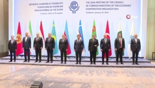 Bakan Çavuşoğlu, Ekonomik İşbirliği Teşkilatı Bakanlar Konseyi'nde aile fotoğrafına katıldı