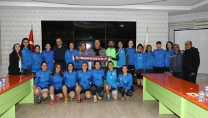 Çavuşoğlu Yüksekova takımını ağırladı