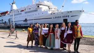 Dünyanın en büyük yüzen kütüphanesi 'Logos Hope' Mısır'da demirledi