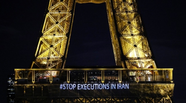 Eyfel Kulesi'ne 'İran'da idamları durdurun' sloganları yansıtıldı