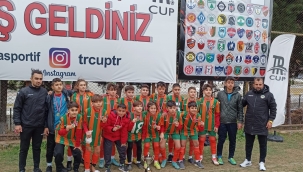 Kuşadası'ndan kupalarla döndüler