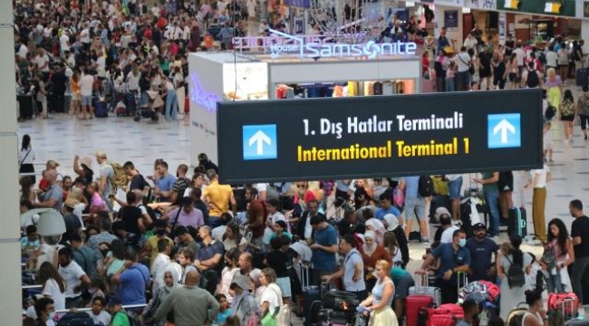 Pandemide dışarı çıkamayan yaşlı turistler, tatil için Türkiye'ye akın ediyor