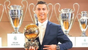Ronaldo, Ballon d'Or ödülünü sattı