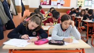 71 ilde okul öncesi, ilköğretim ve ortaöğretim okullarında öğrenciler ders başı yaptı