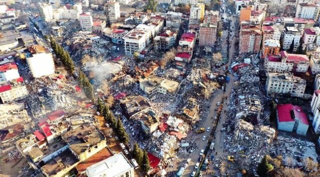 Arama kurtarma çalışmalarında 3. gün | Depremde can kaybı 7 bin 108'e yükseldi