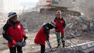 Enkazın 'kurtarıcı kadınları'