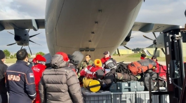 İzmir Valiliği, deprem bölgelerine 2 bin 331 personel gönderildiğini açıkladı