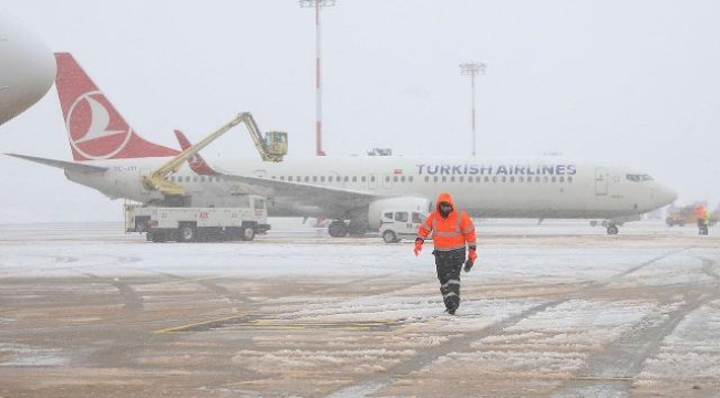 THY'den yolculara İstanbul havalimanı uyarısı: Hava koşulları nedeniyle seferler iptal edilebilir