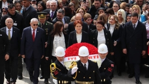 Akşener'den Anıtkabir'e 8 Mart ziyareti